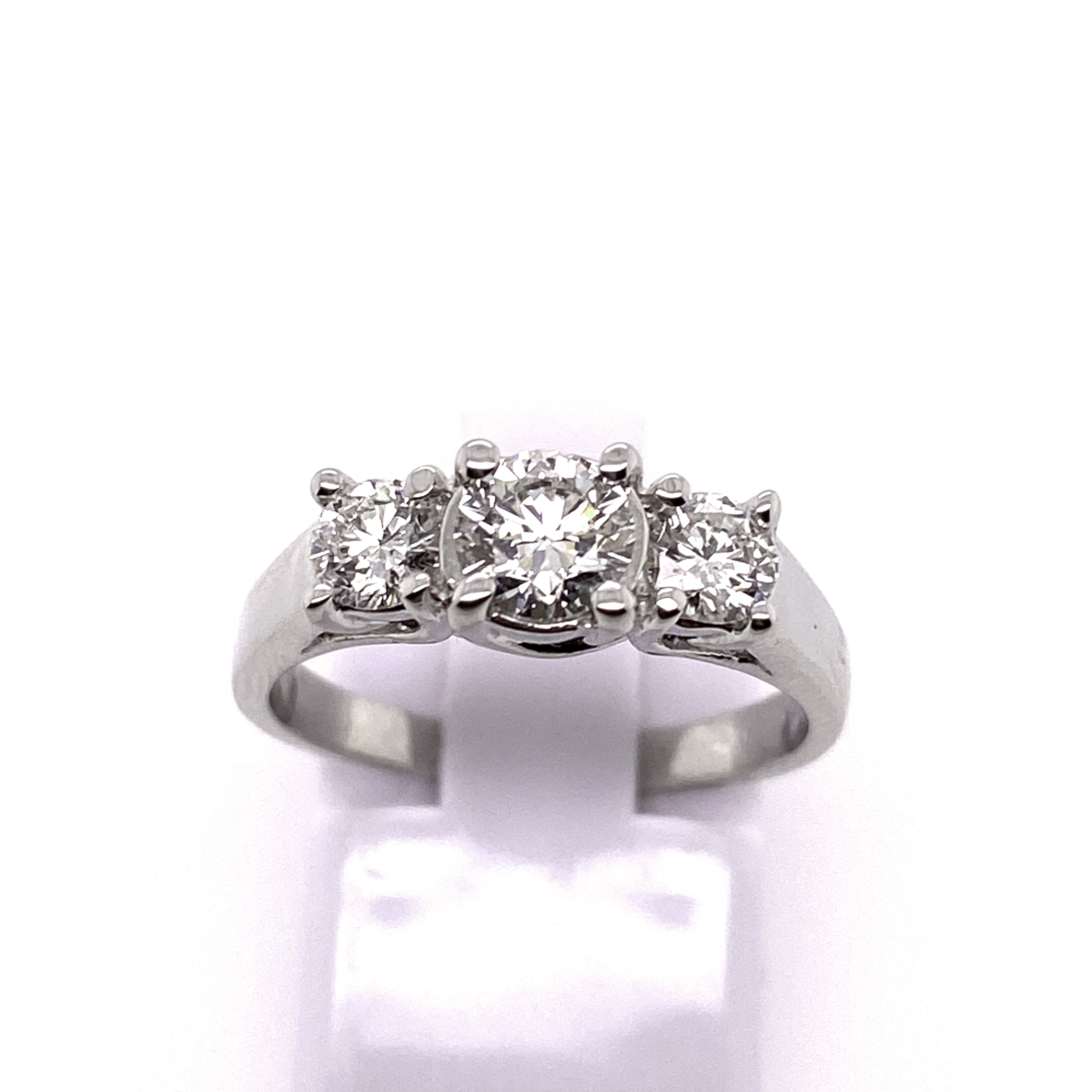 14KW C-.52CT S-.52CTW RBC G-H/SI1 DIA 3 STN ENG RING