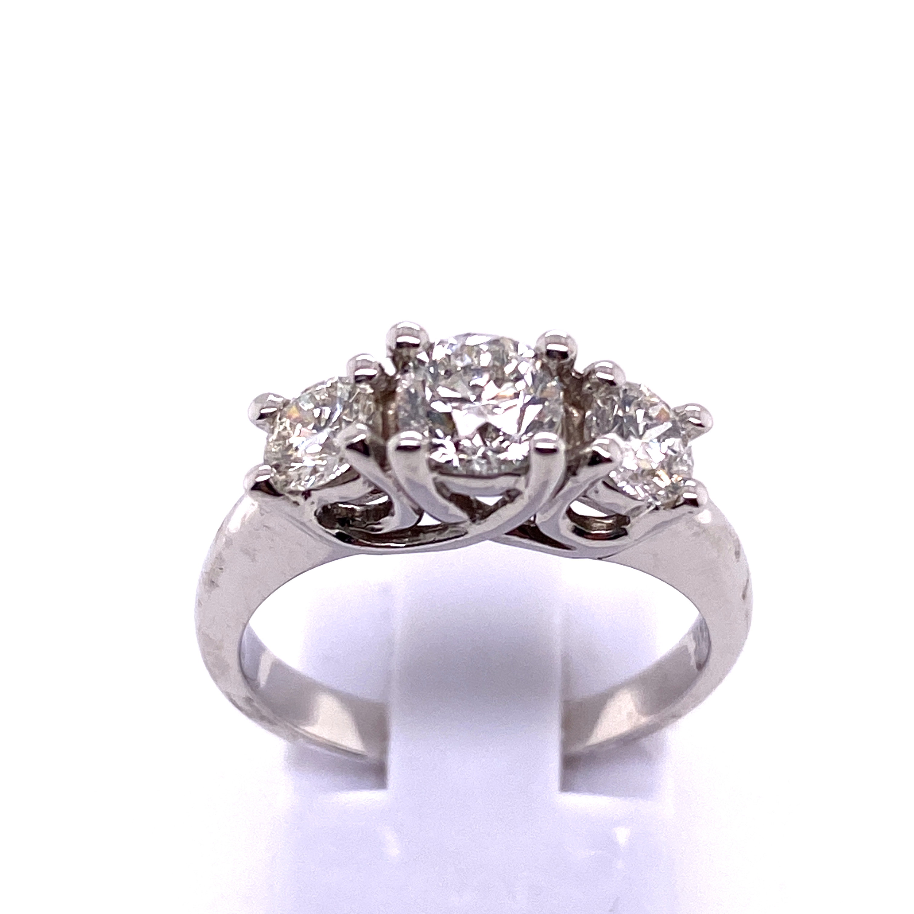14KW 1.36CTW DIA F-G/SI3-I1 3 STONE ENG RING