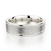18KW HAMMERED BEVEL EDGE MENS BAND