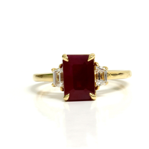 18KY 2.91CT EMRALD SHAPE RUBY .43CTW TRAP DIA 3 STONE RING