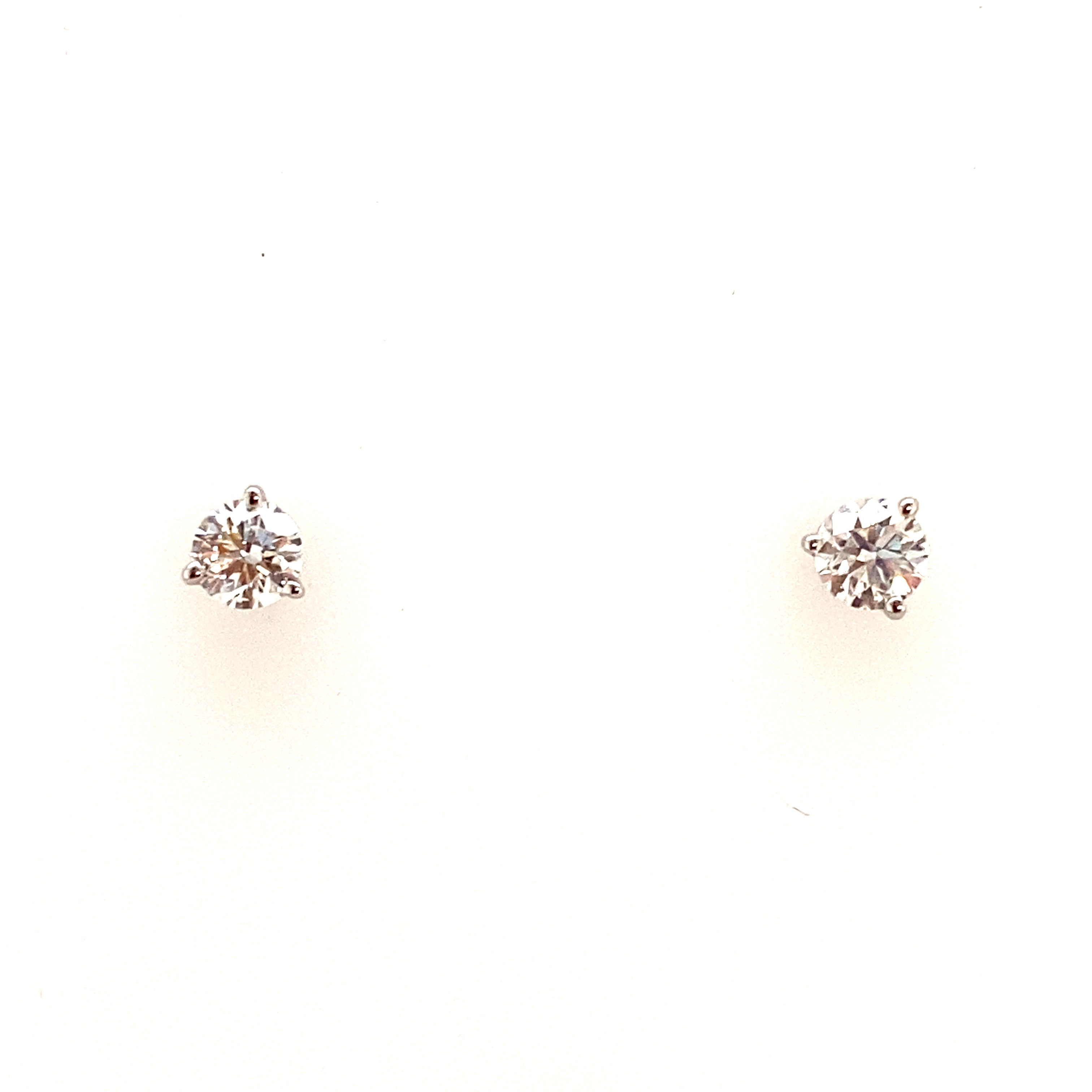 Platinum Diamond 3-Prong Martini Stud Earrings (0.74ctw)