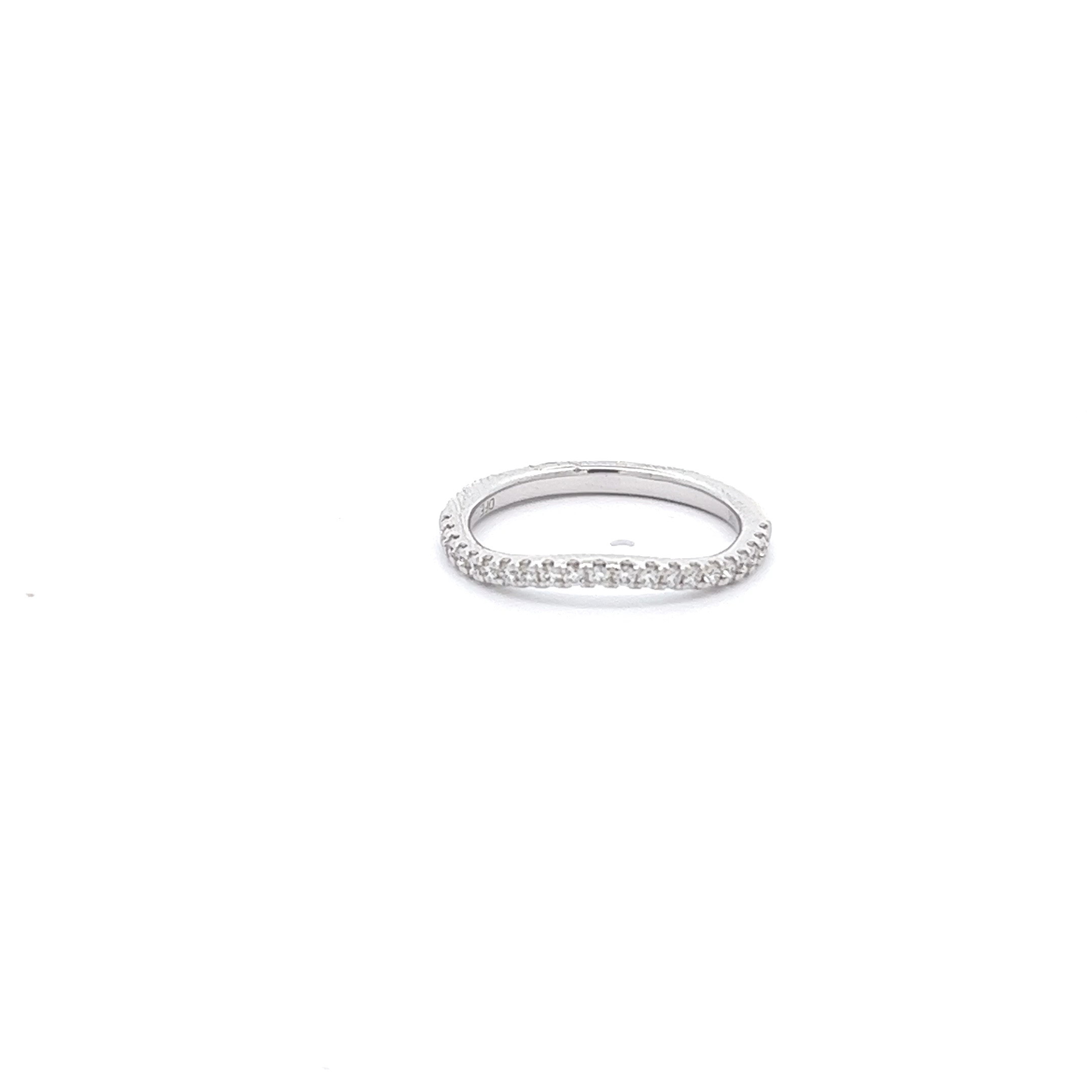 14K White Gold Diamond Curved Anniversary Band (0.25ctw)