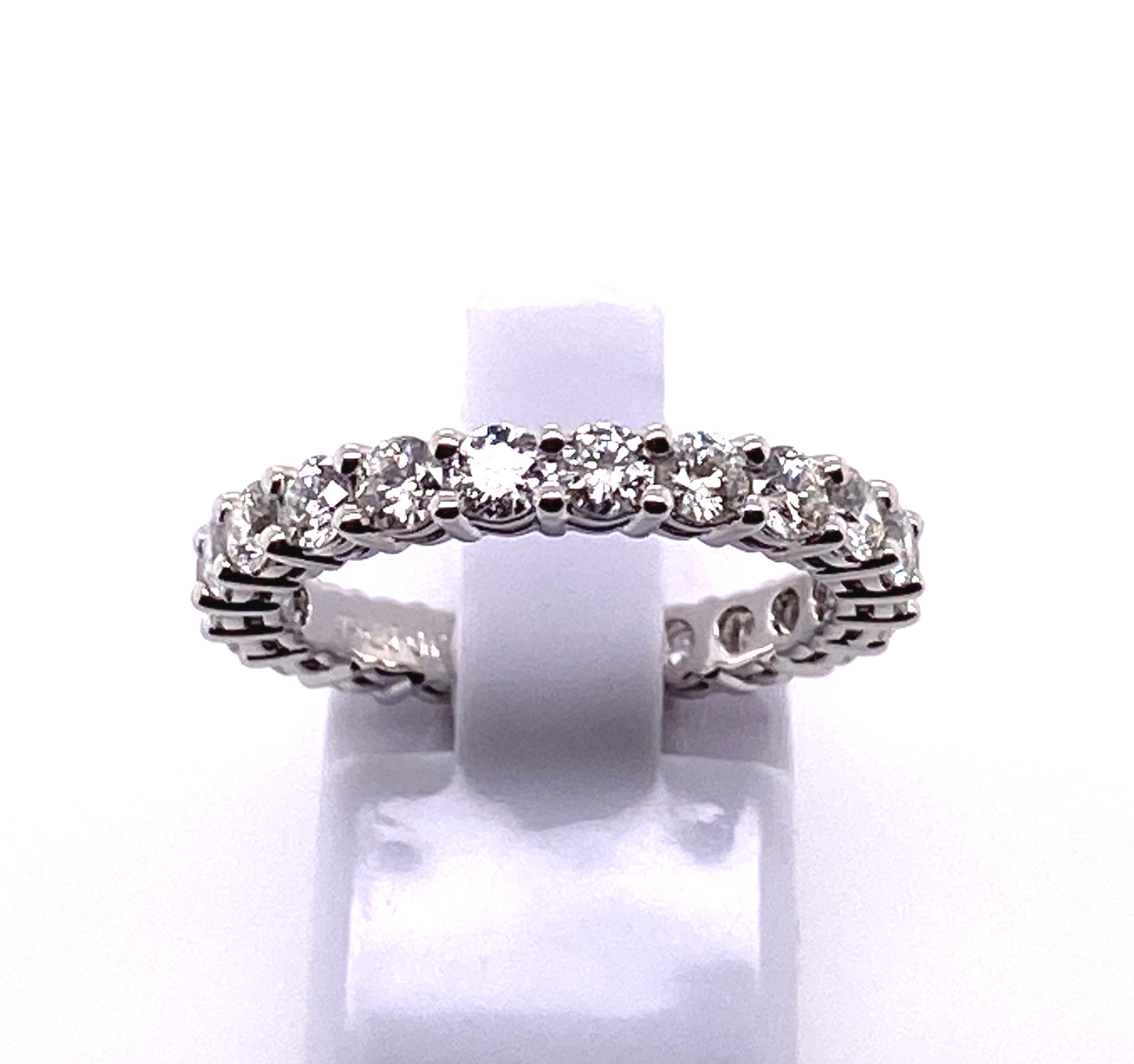 Platinum Diamond Shared Prong Eternity Band (1.98ctw)
