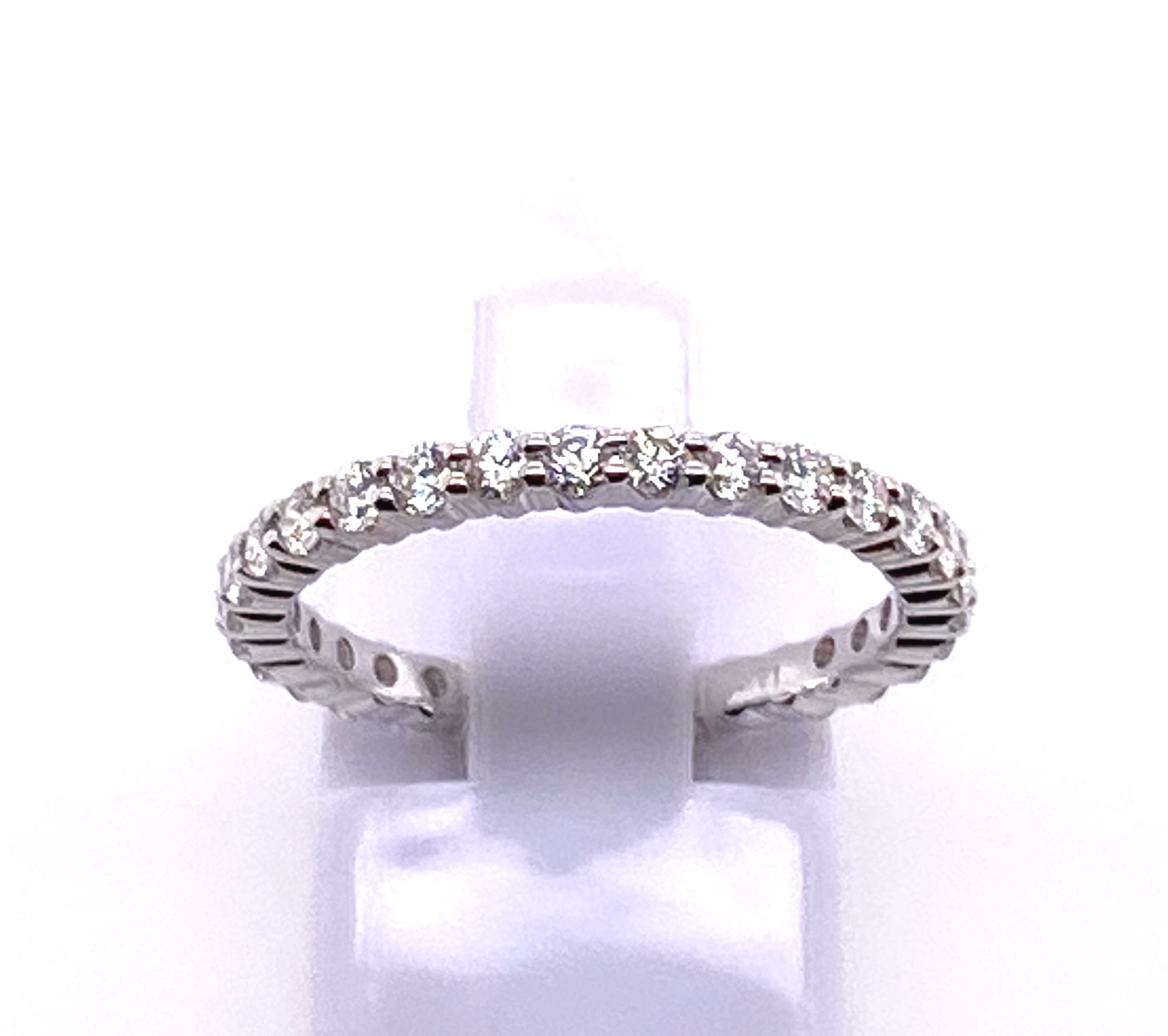 18K White Gold Diamond Eternity Band (1.11ctw)