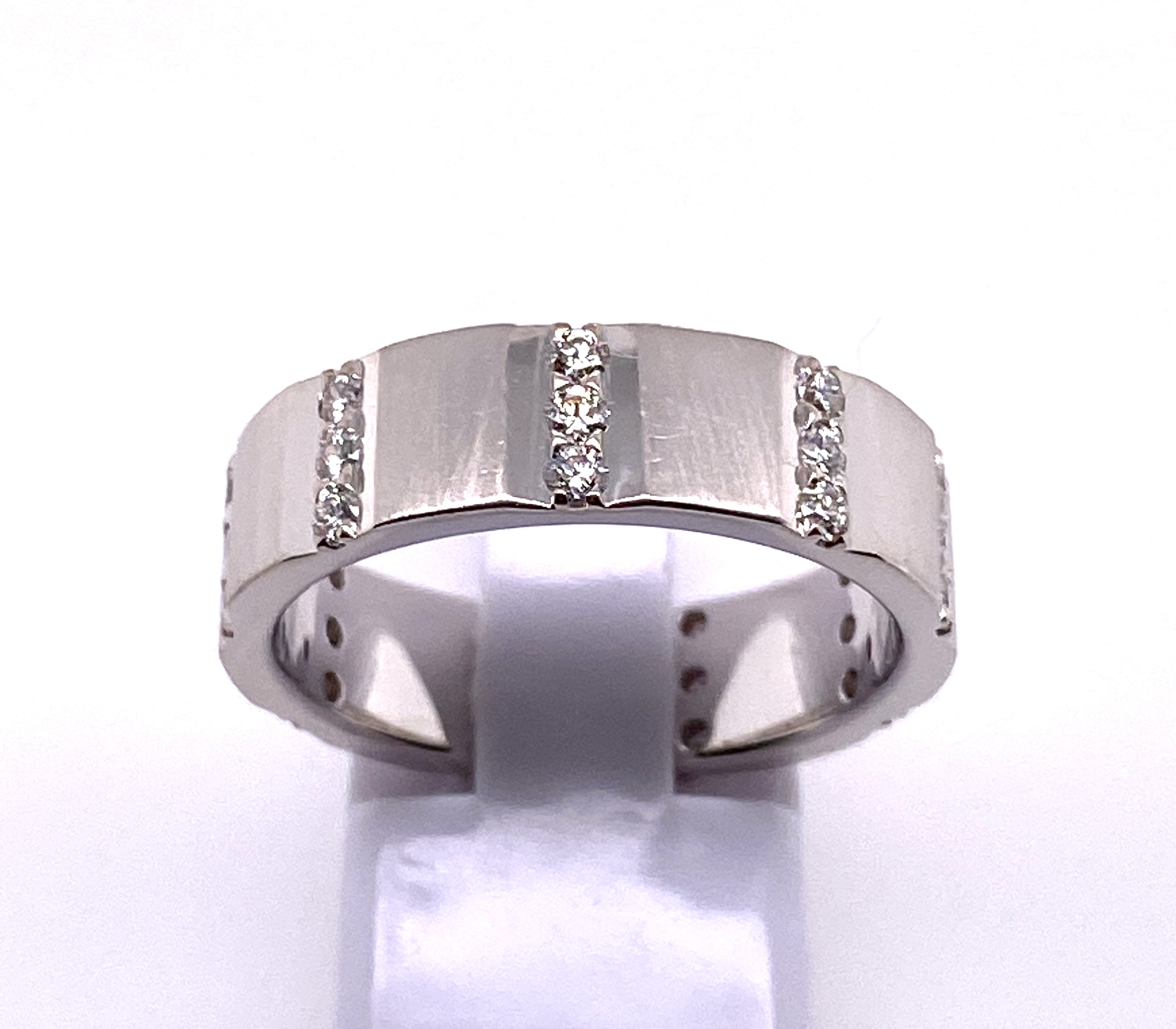 18K White Gold Diamond Eternity Multi-Line Gents Ring (0.75ctw)
