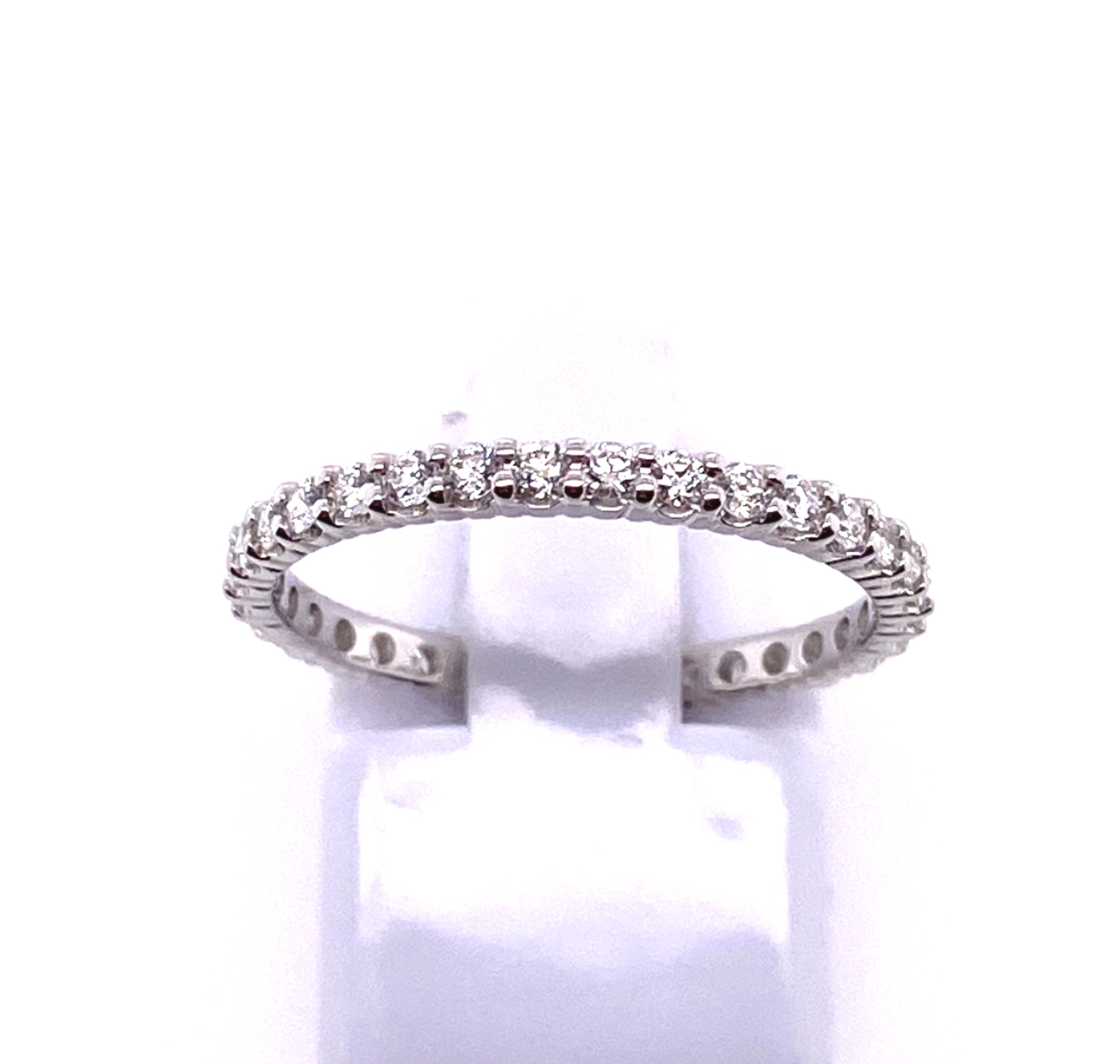 18K White Gold Diamond Eternity Band (0.66ctw)
