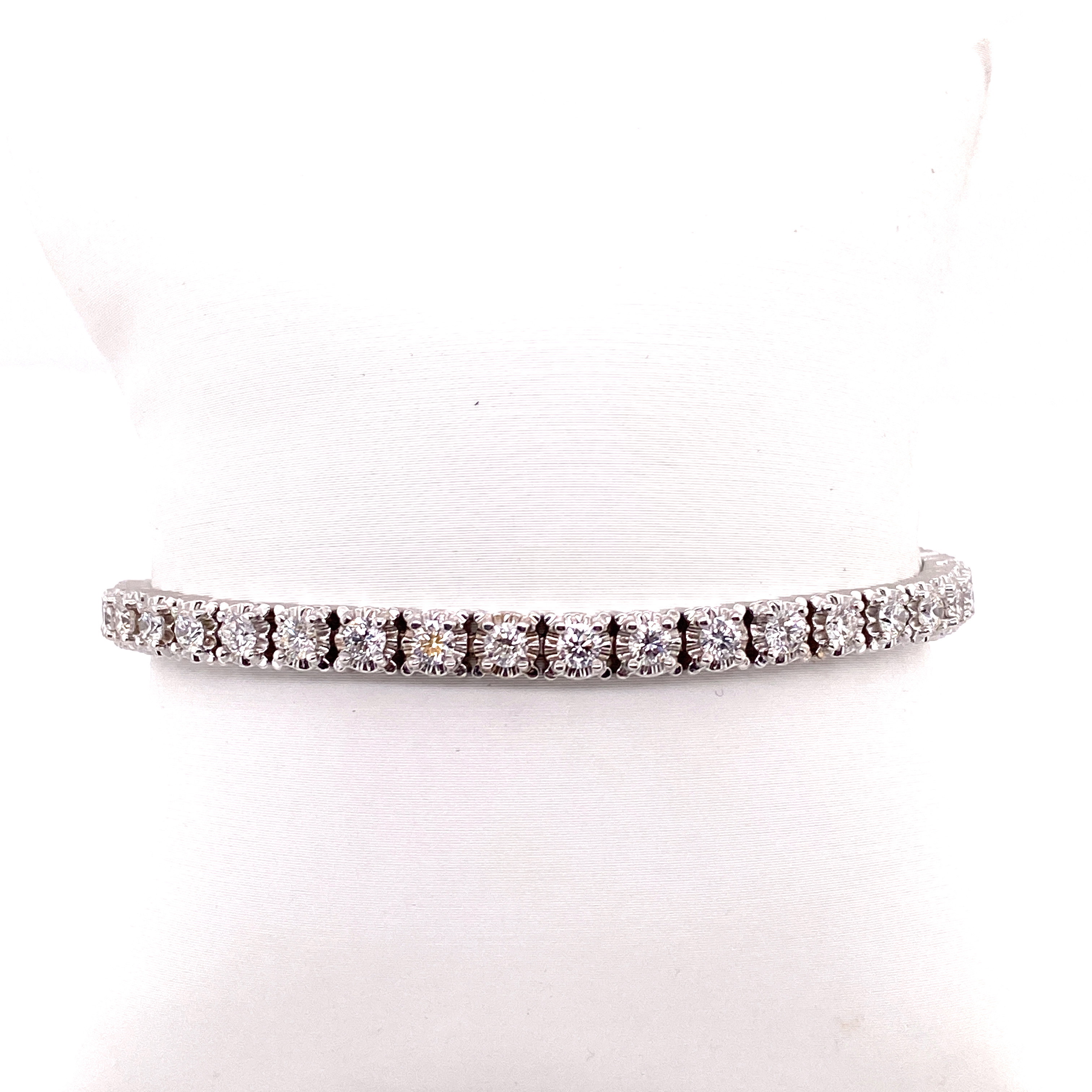 14K White Gold Diamond Line Bracelet (4.00ctw)