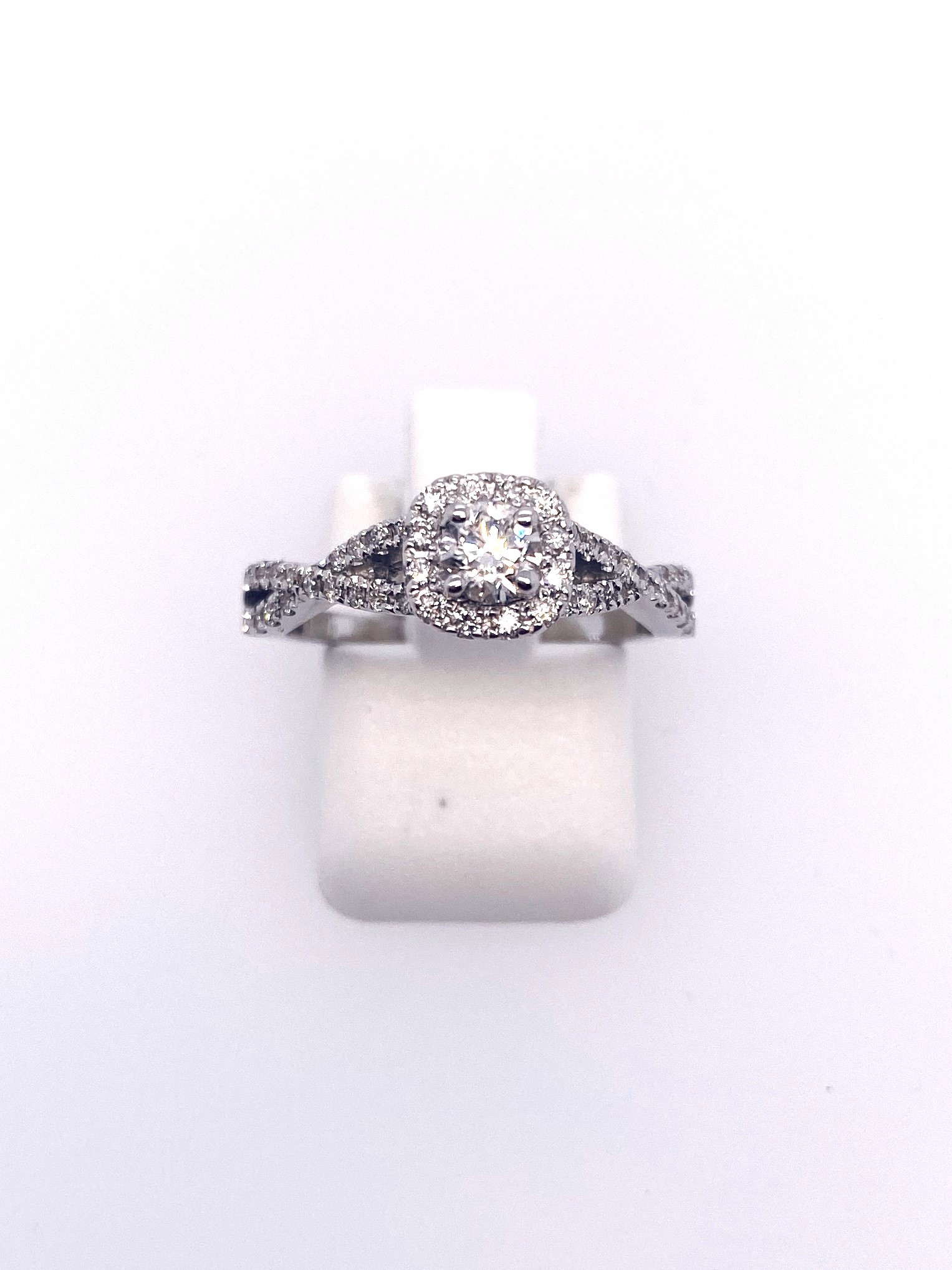 14KW C-.24CT RBC S-.34CTW F/VS DIA ENG RING